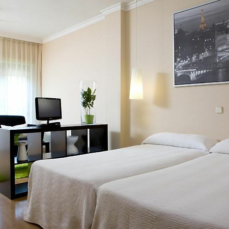 Apartamentos Th La Florida Madrid Bilik gambar