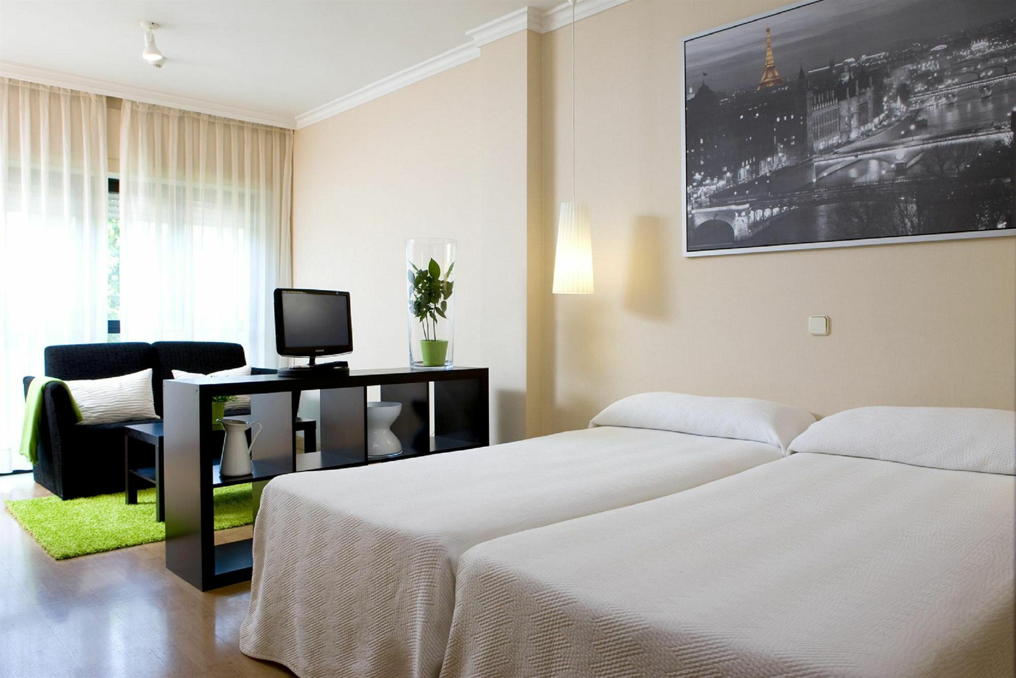 Apartamentos Th La Florida Madrid Bilik gambar